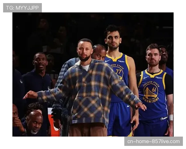 快船重返西部第八附加赛席位 与开拓者胜场差仅0.5场 快船重返西部第八附加赛席位 与开拓者胜场差仅0.5场